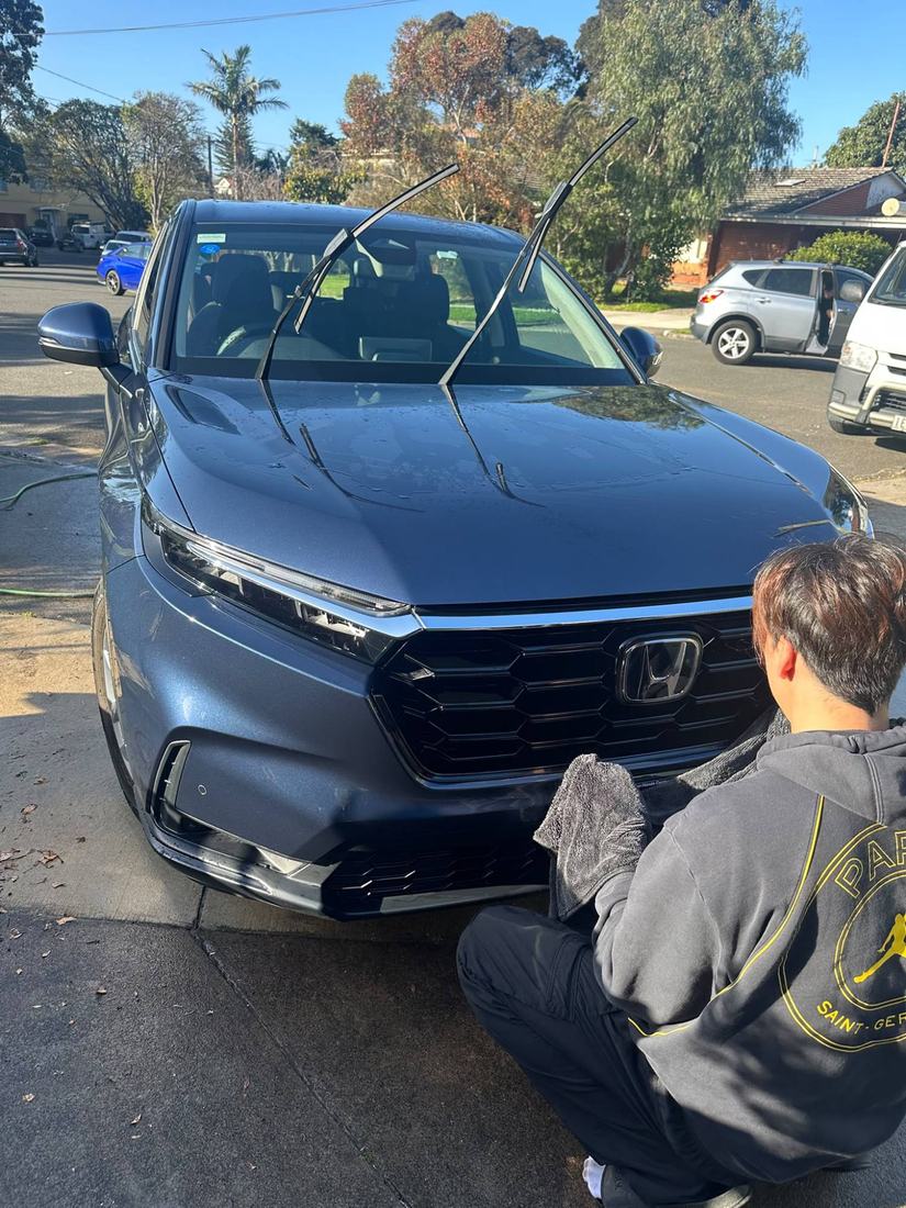 Aurum Luxe Detailing washing a Honda CR-V at a customer's home