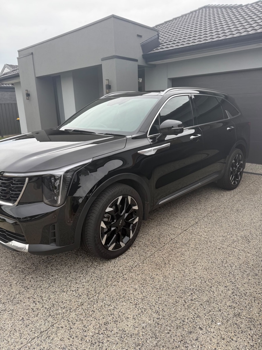 Ceramic coated Kia Sorento after a detail